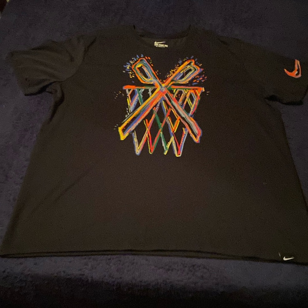 Men’s Nike dri fit graphic design tee shirt